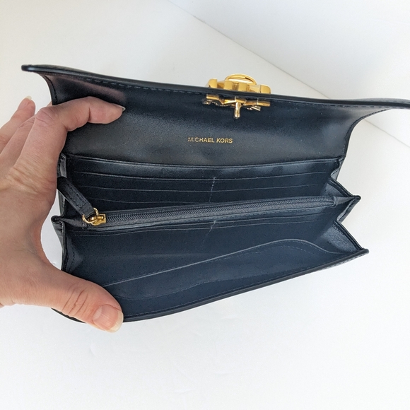 Michael Kors Large Black Leather Travel Carryall Wallet - Picture 3 of 5